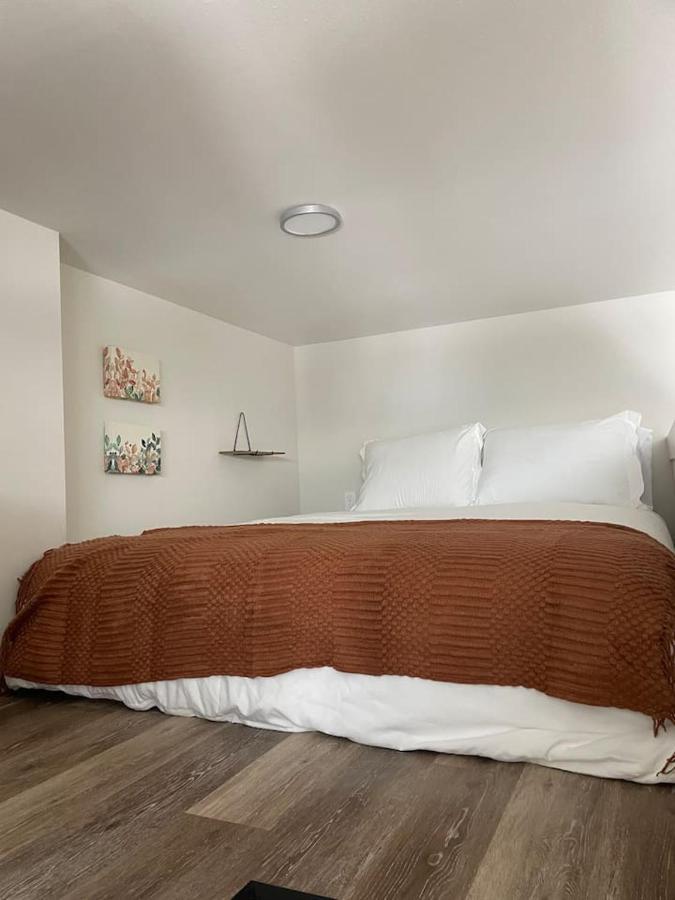 Апартаменты Sleeping Uptown Сиэтл Экстерьер фото